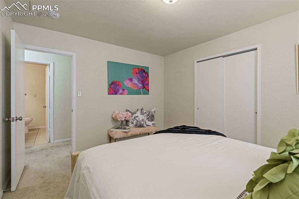 Image 30 of 40: Bedroom