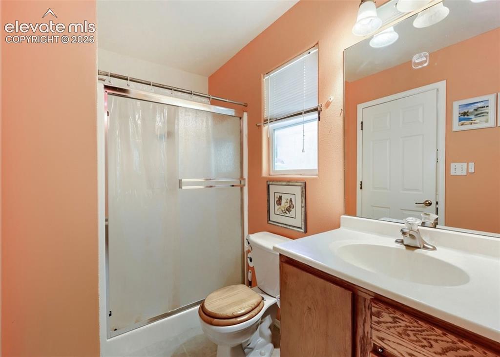 Image 11 of 22: Bathroom