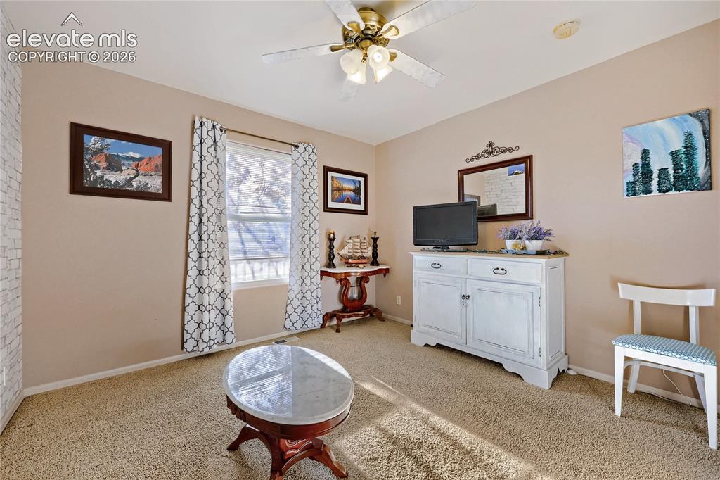 Image 13 of 22: Sitting Room