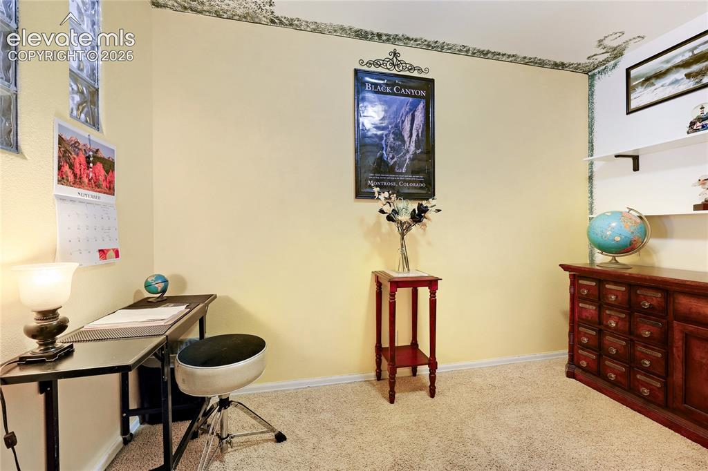Image 17 of 22: Office