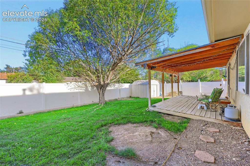 Image 19 of 22: Yard