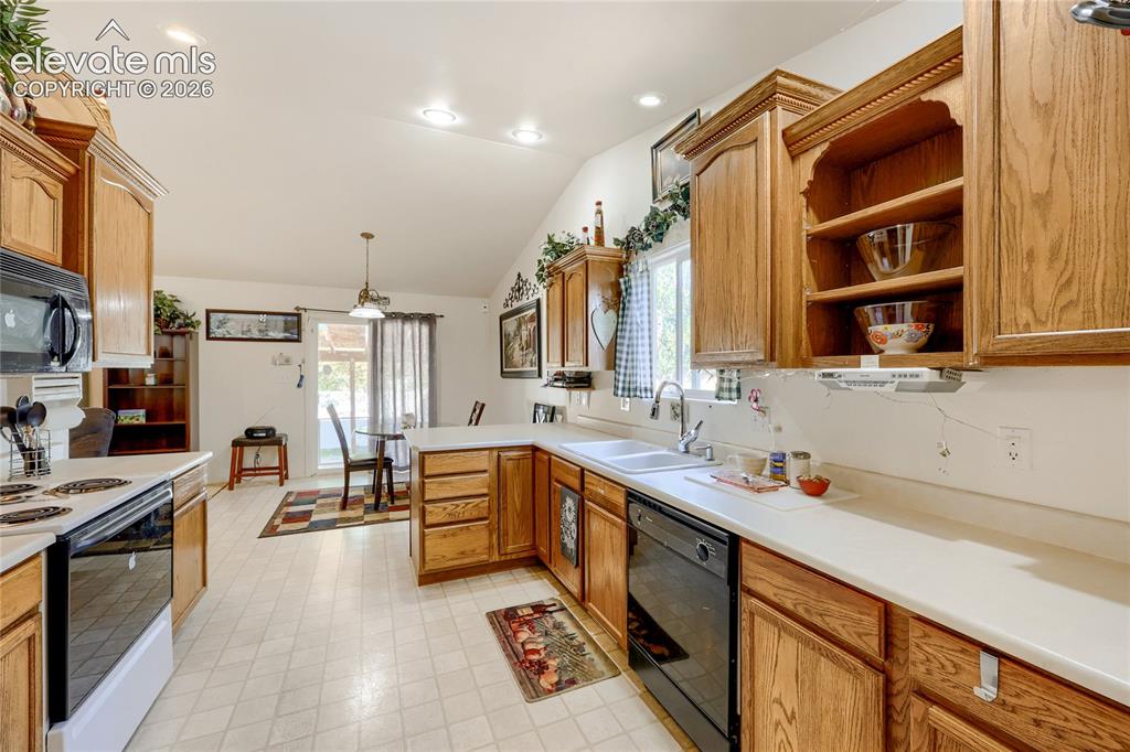 Image 5 of 22: Kitchen