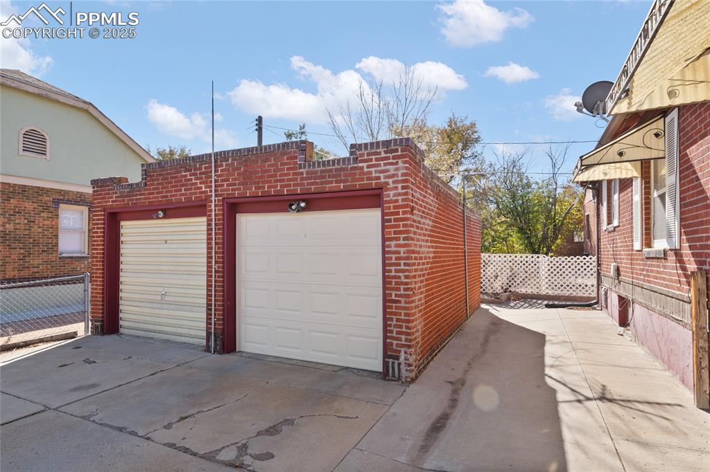 Image 26 of 28: View of garage