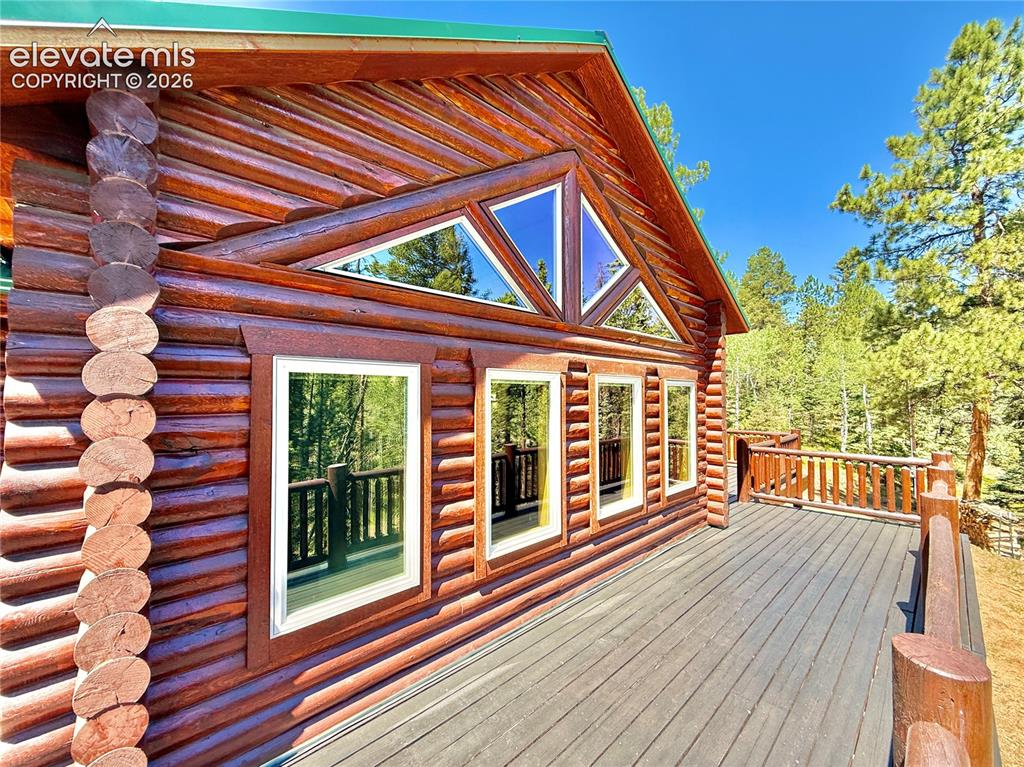 Image 17 of 35: Deck