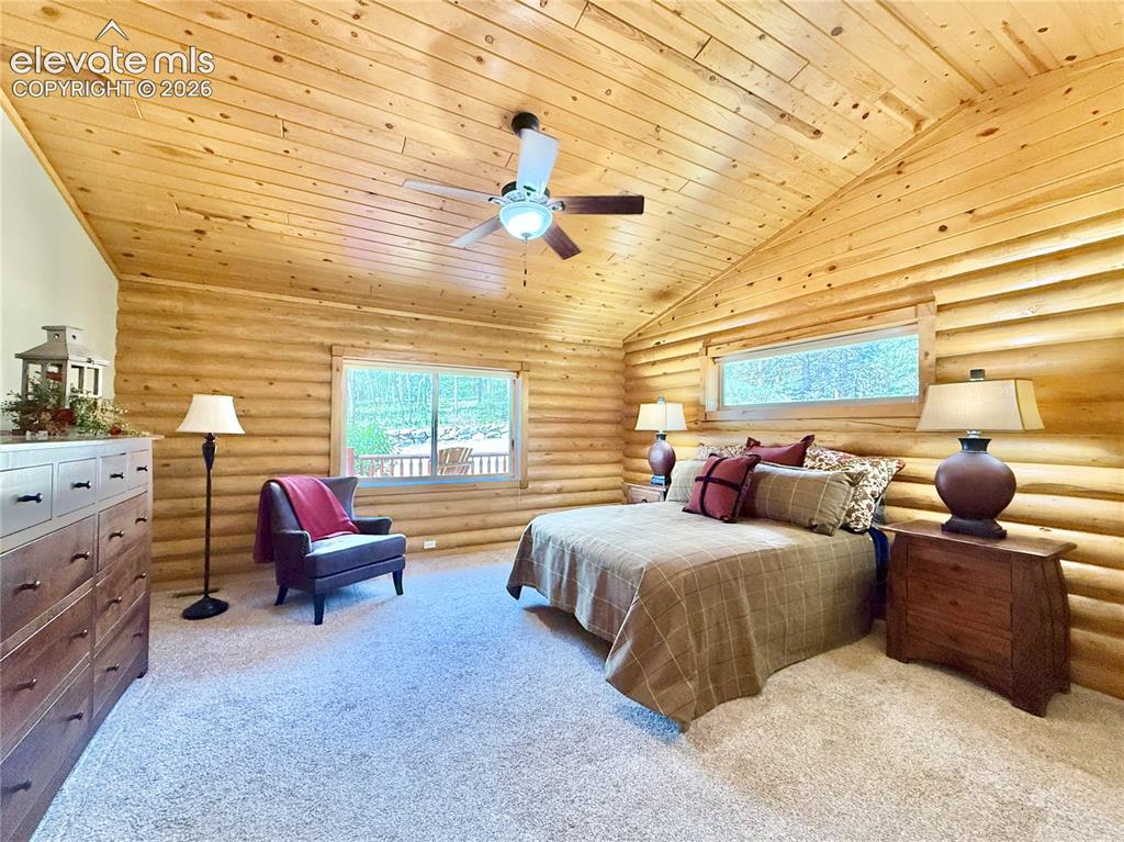 Image 18 of 35: Bedroom