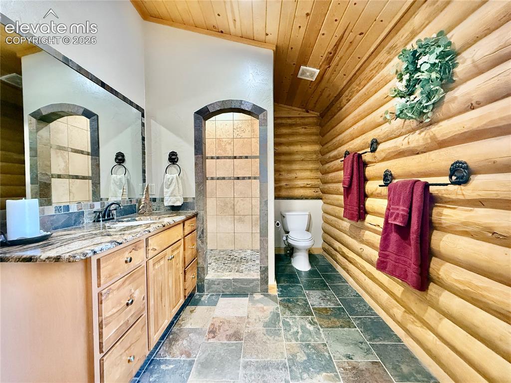 Image 19 of 35: Bathroom