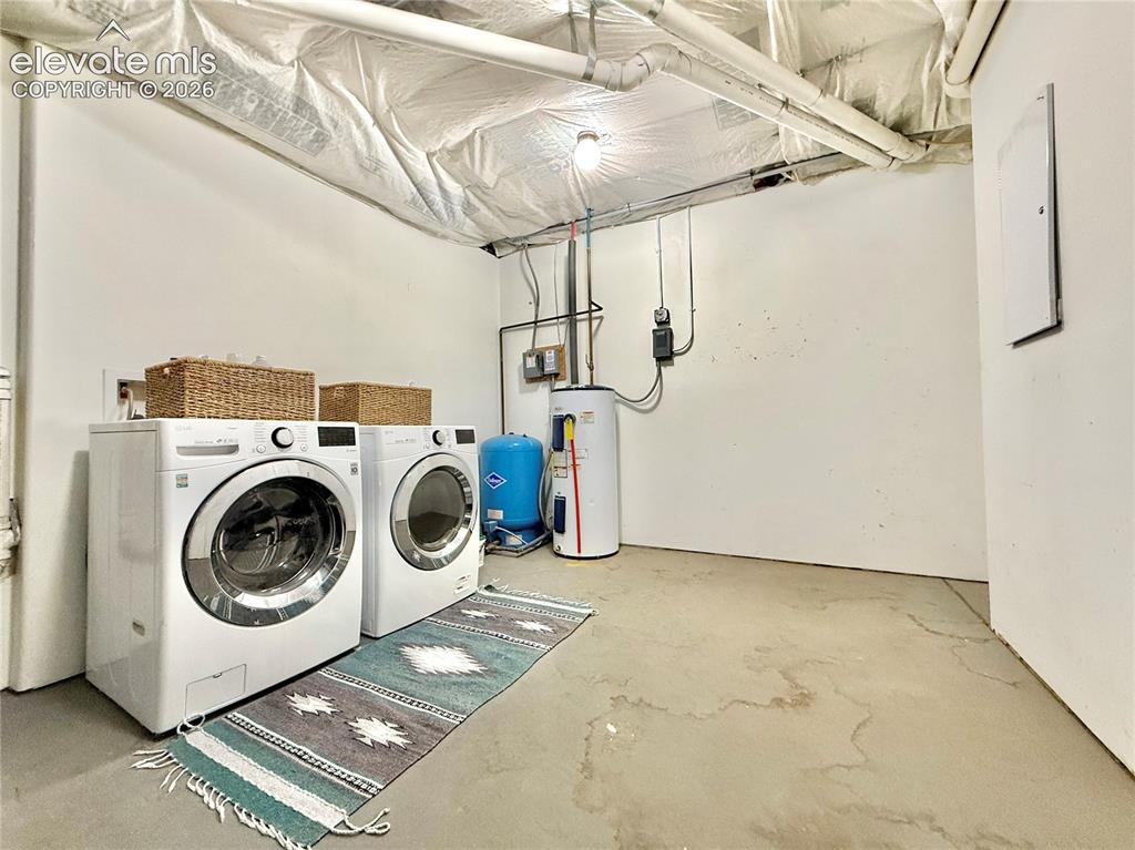 Image 32 of 35: Large utility room.