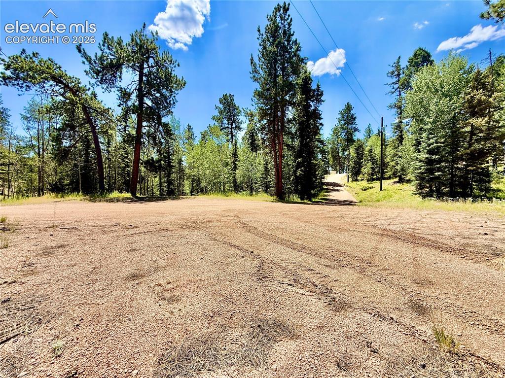 Image 35 of 35: Huge additional guest/toy/RV parking space.