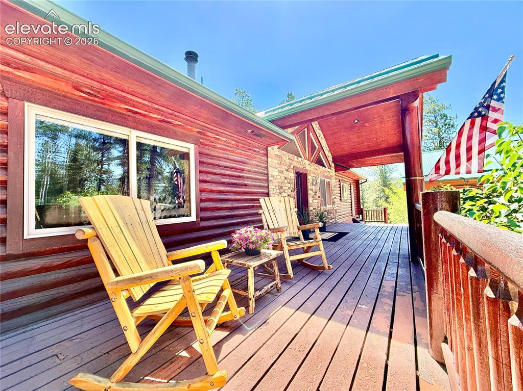 Image 4 of 35: Deck
