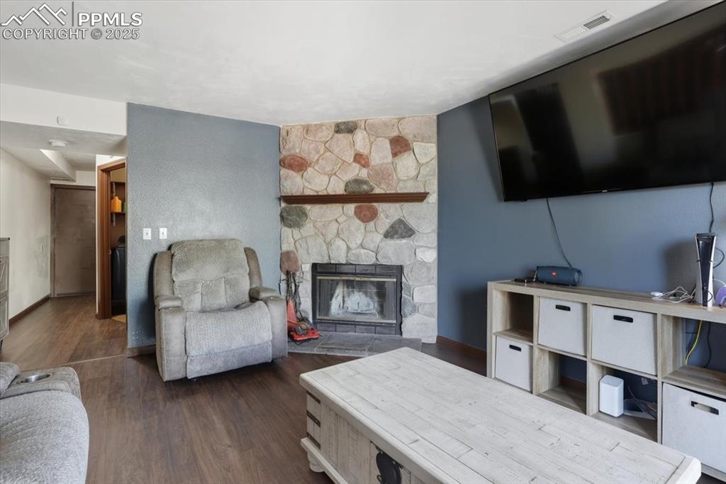 Image 10 of 43: Family Room