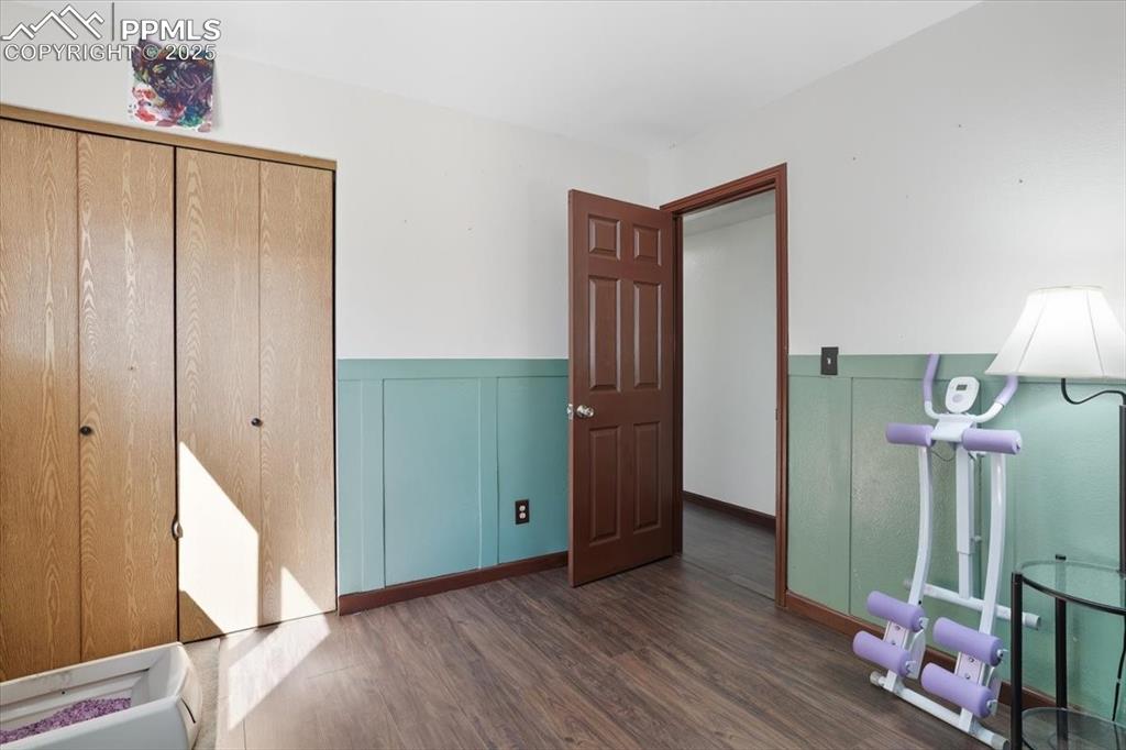 Image 22 of 43: Bedroom