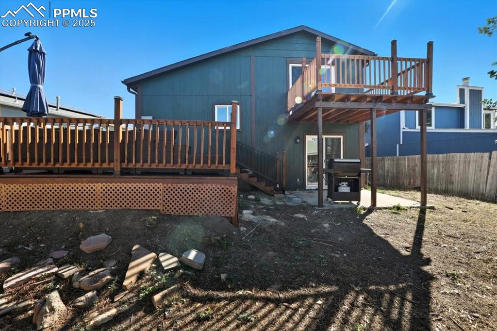 Image 23 of 43: Back of Structure