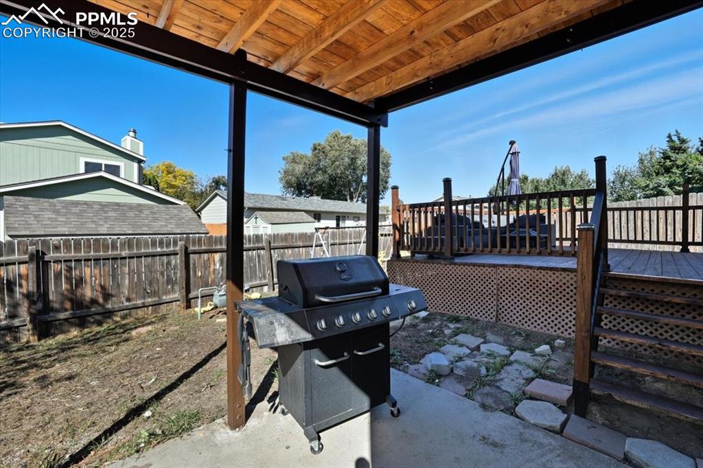 Image 25 of 43: Patio