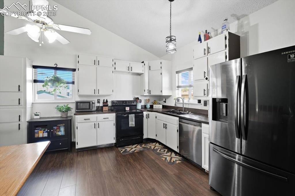 Image 6 of 43: Kitchen