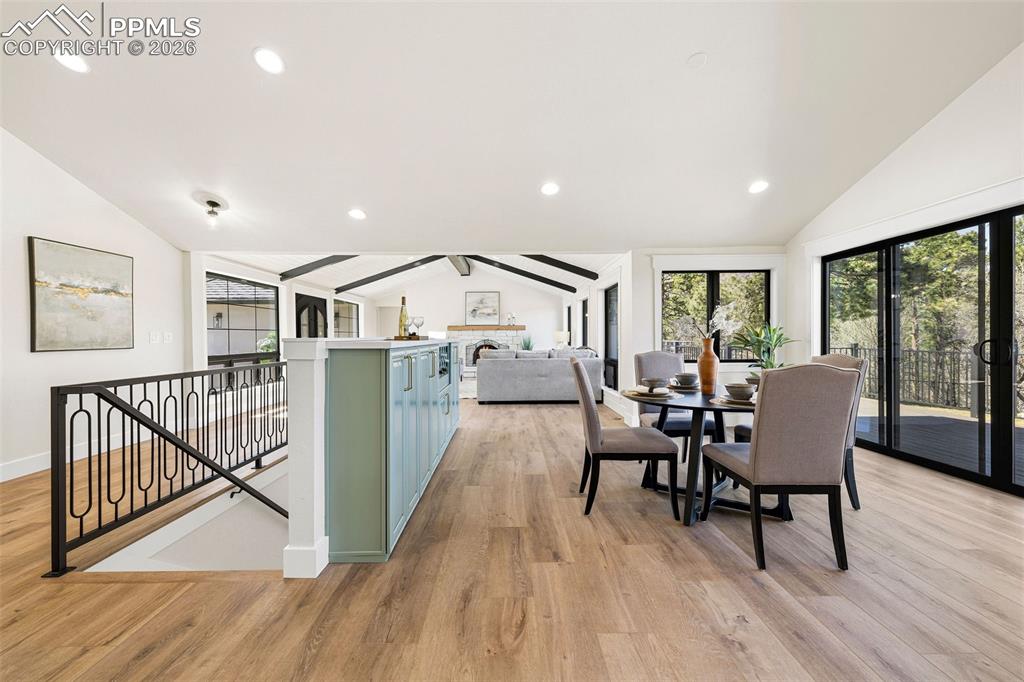 Image 13 of 50: Dining Area