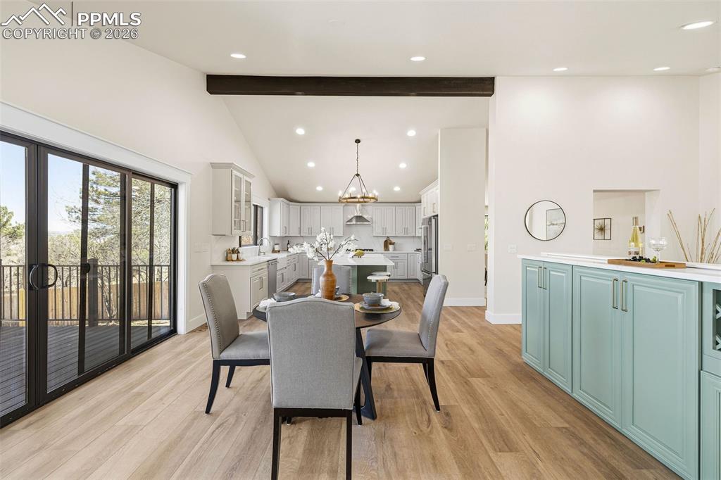 Image 14 of 50: Dining Area