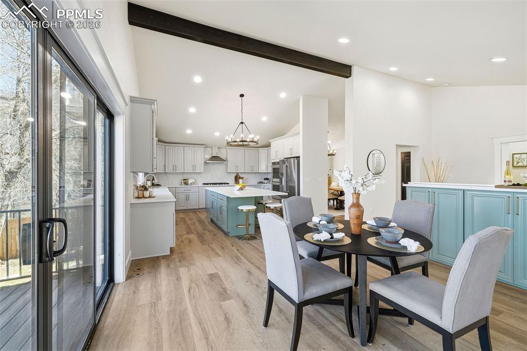 Image 15 of 50: Dining Area