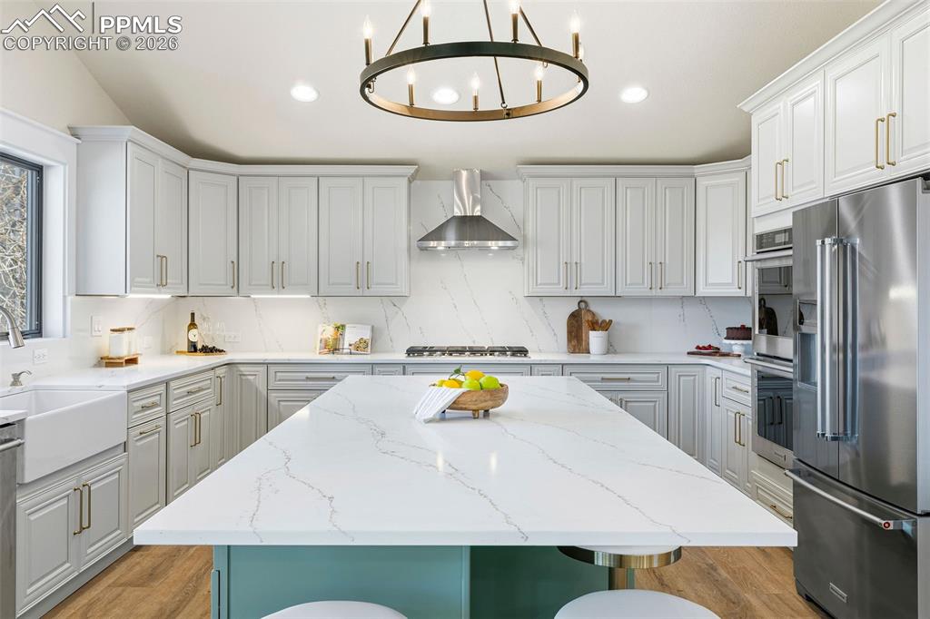 Image 18 of 50: Kitchen