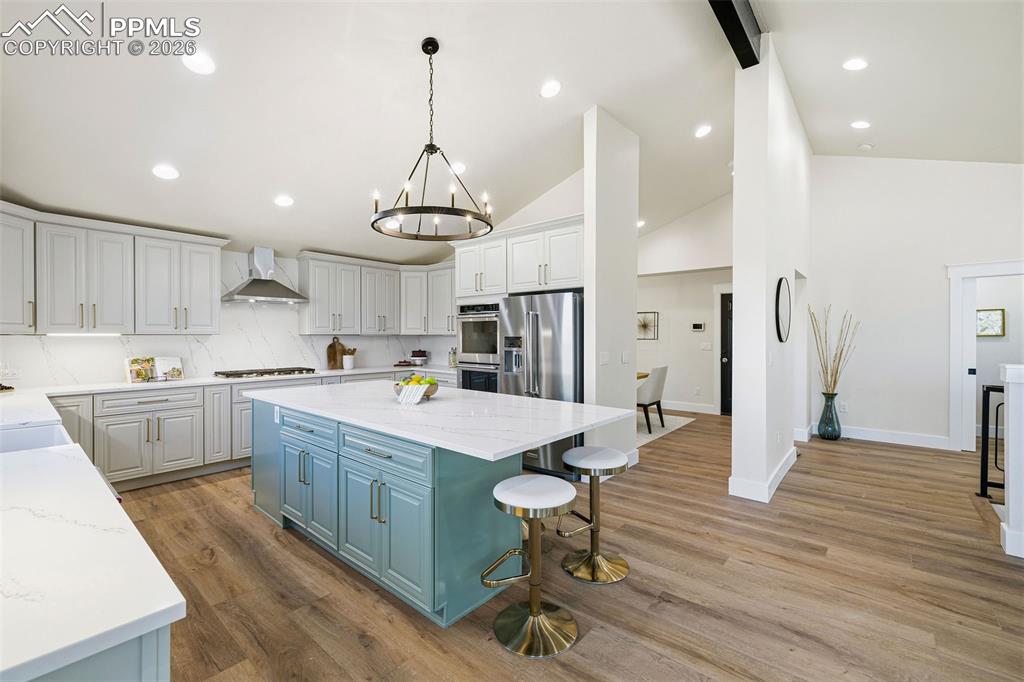 Image 19 of 50: Kitchen