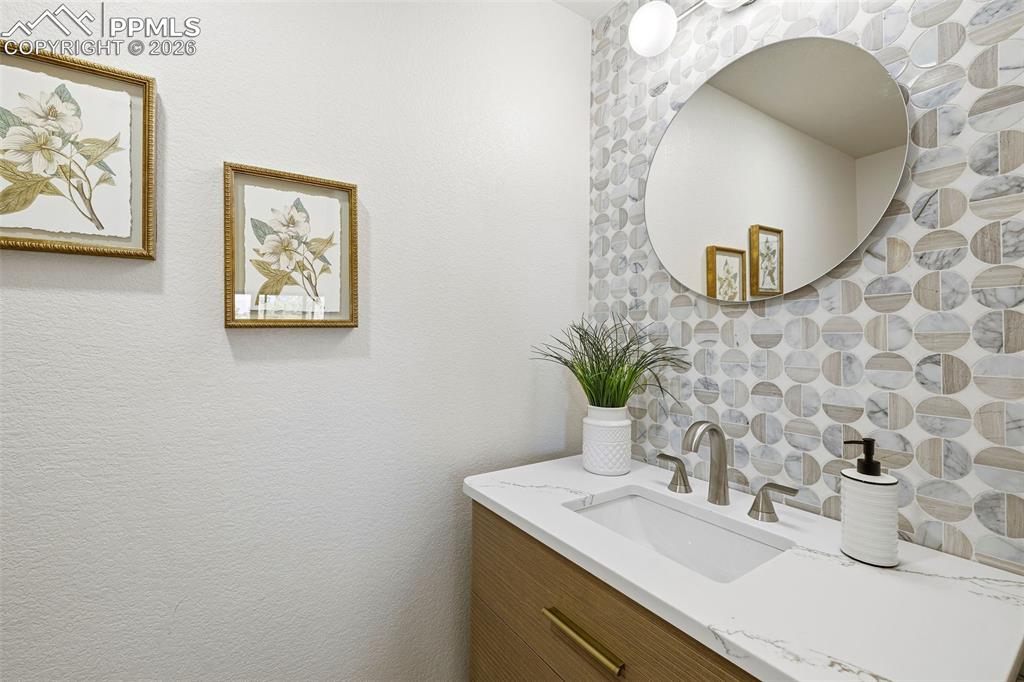 Image 24 of 50: Bathroom