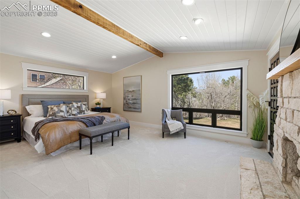 Image 25 of 50: Bedroom