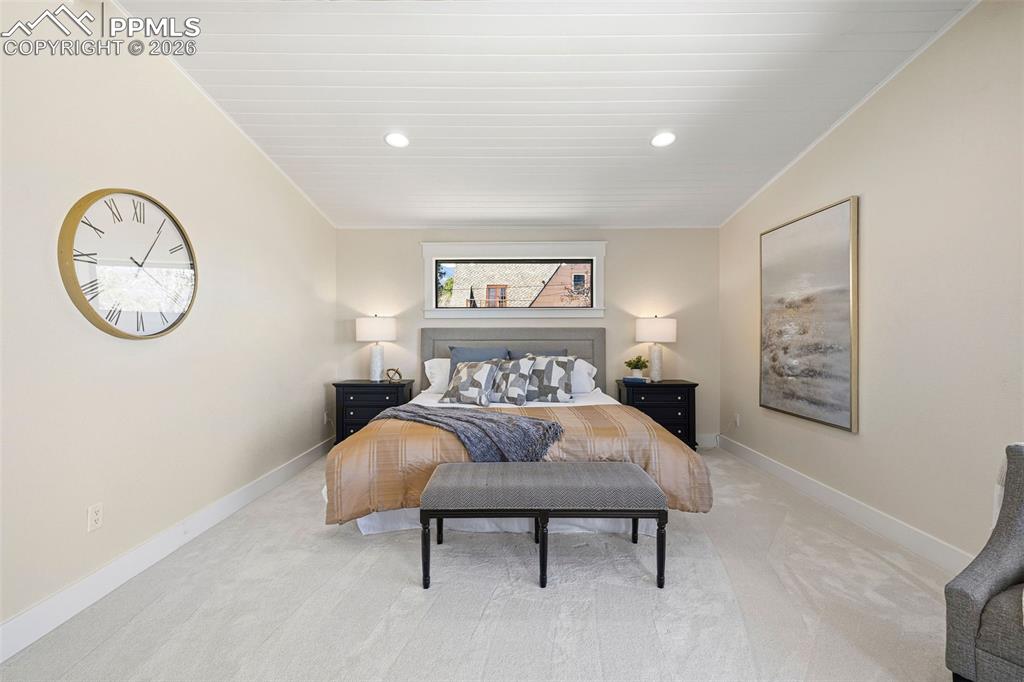 Image 27 of 50: Bedroom