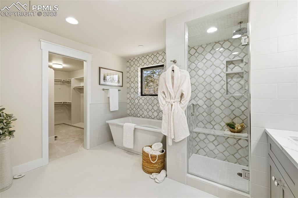 Image 29 of 50: Bathroom