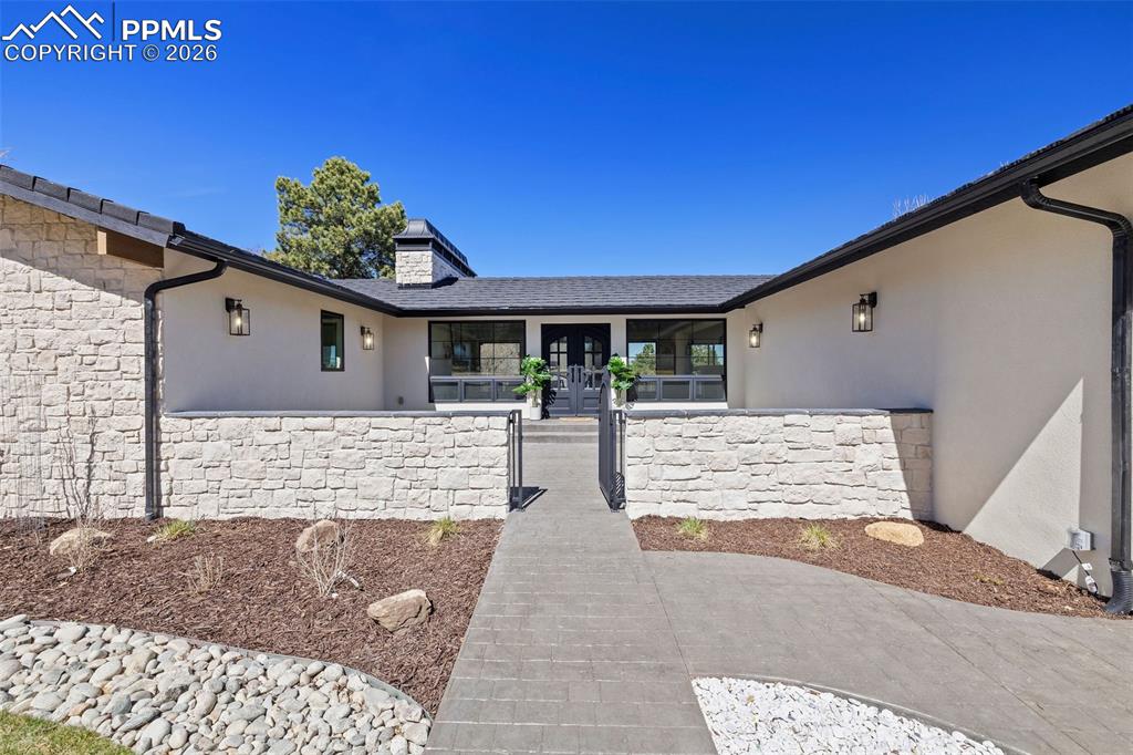 Image 5 of 50: Entry