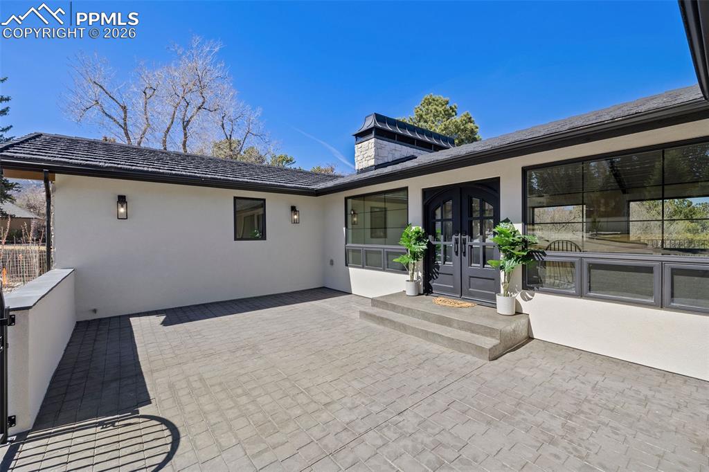 Image 6 of 50: Entry