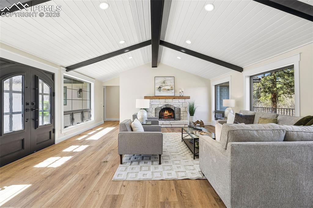 Image 9 of 50: Living Room