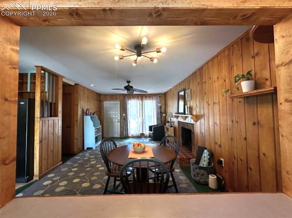 Image 16 of 27: Dining Area
