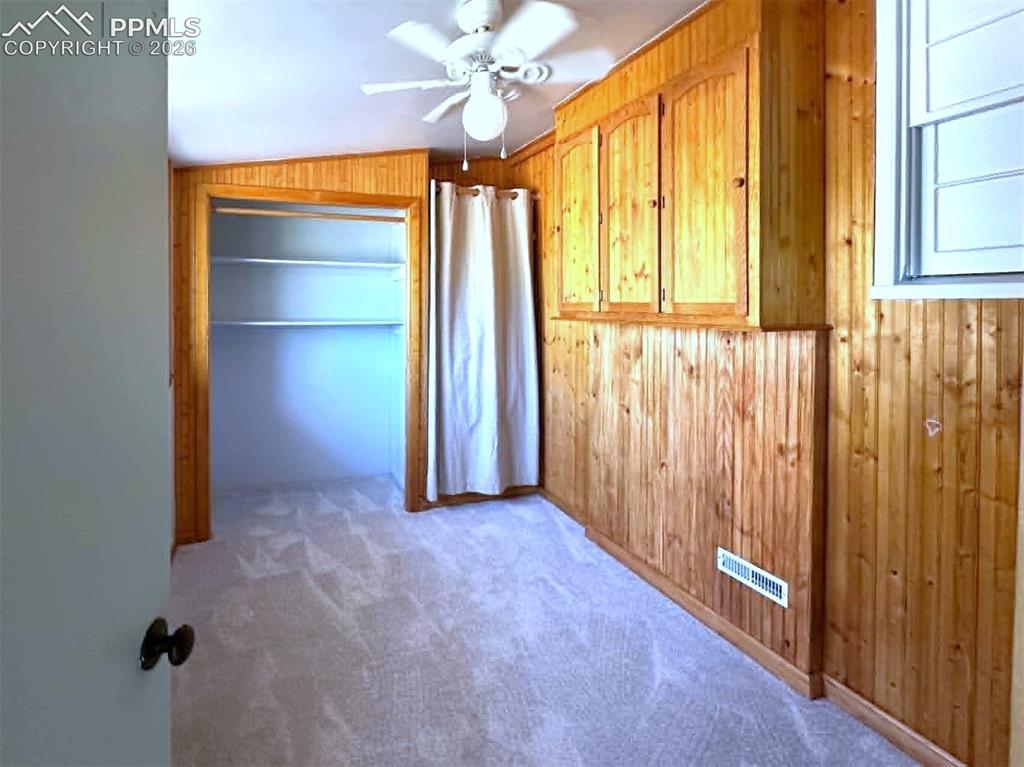 Image 20 of 27: Bedroom