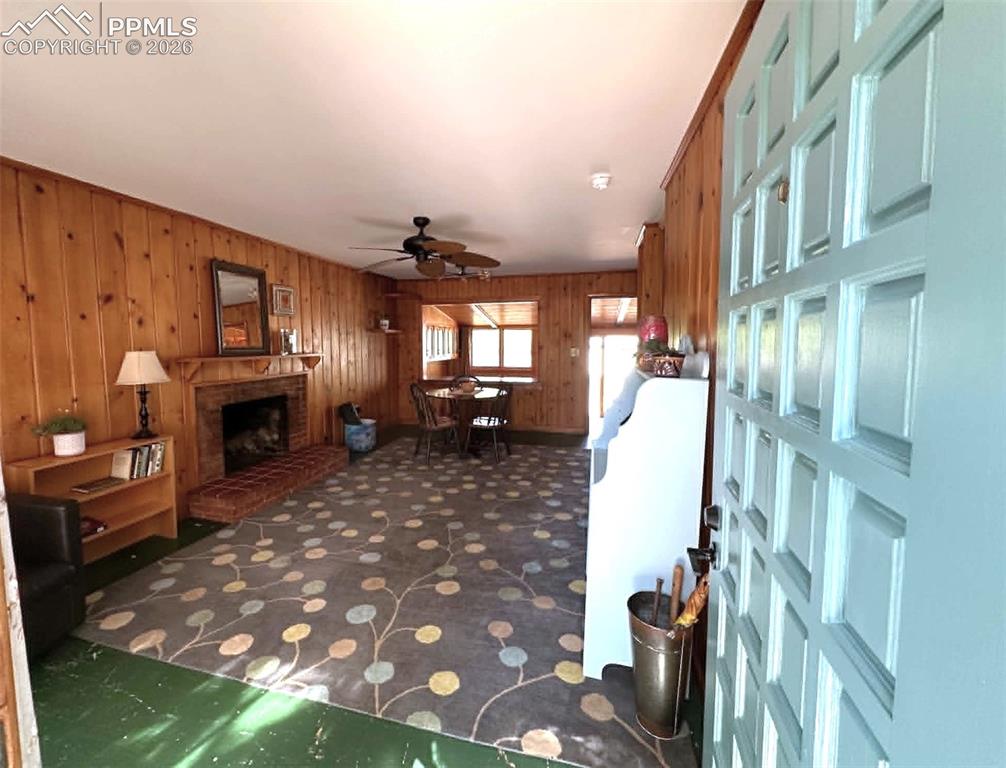 Image 5 of 27: Living Room