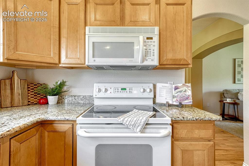 Image 10 of 49: Kitchen