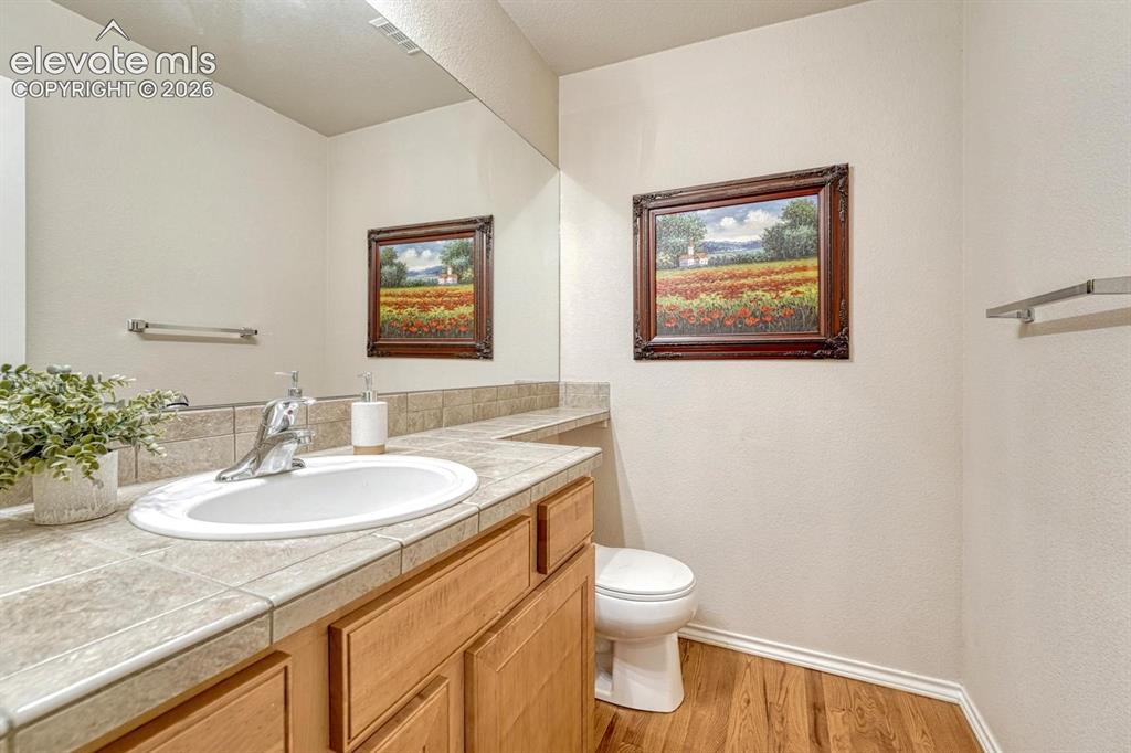Image 17 of 49: Bathroom