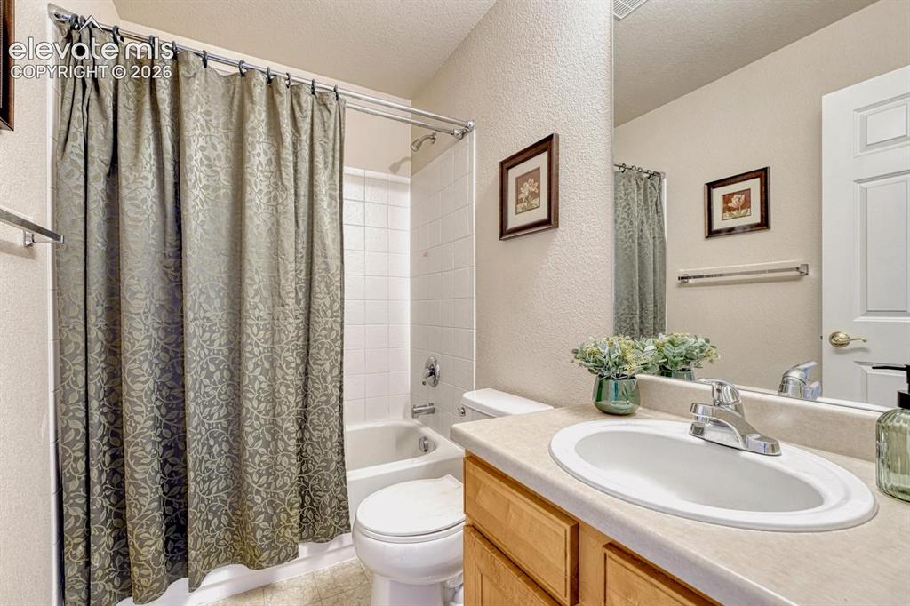 Image 30 of 49: Bathroom