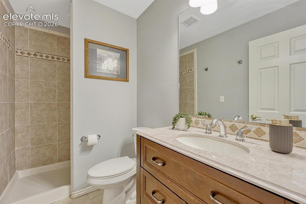 Image 41 of 49: Bathroom