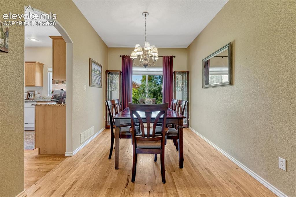 Image 5 of 49: Dining Area