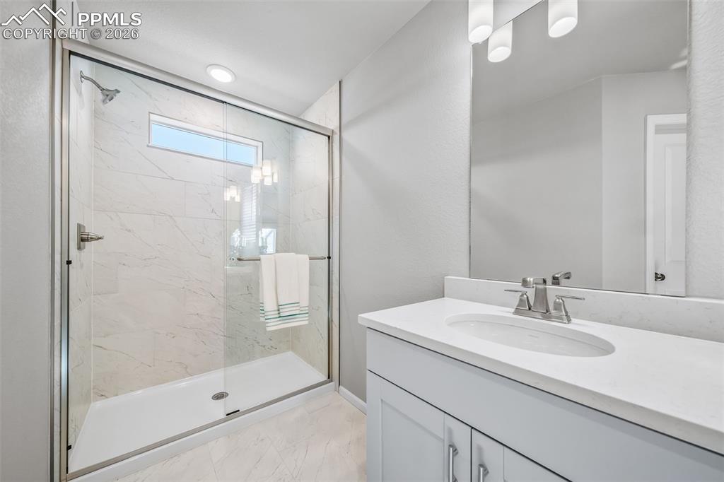 Image 2 of 25: Photos of a model home