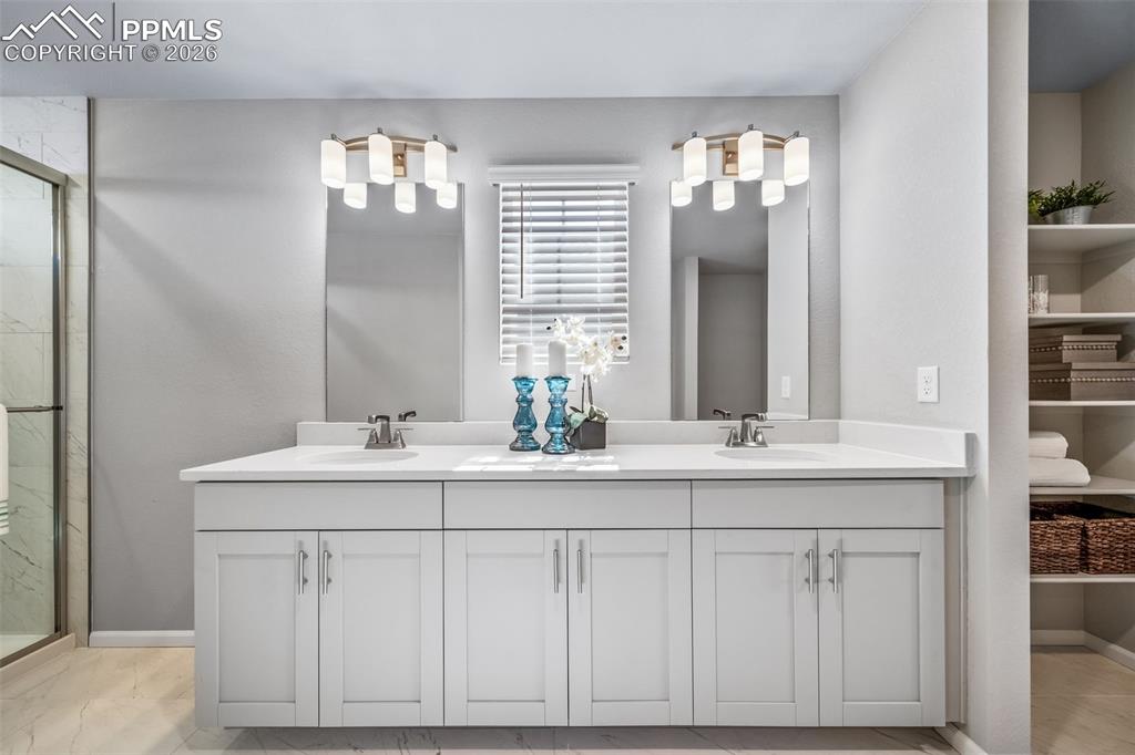 Image 20 of 25: Photos of a model home