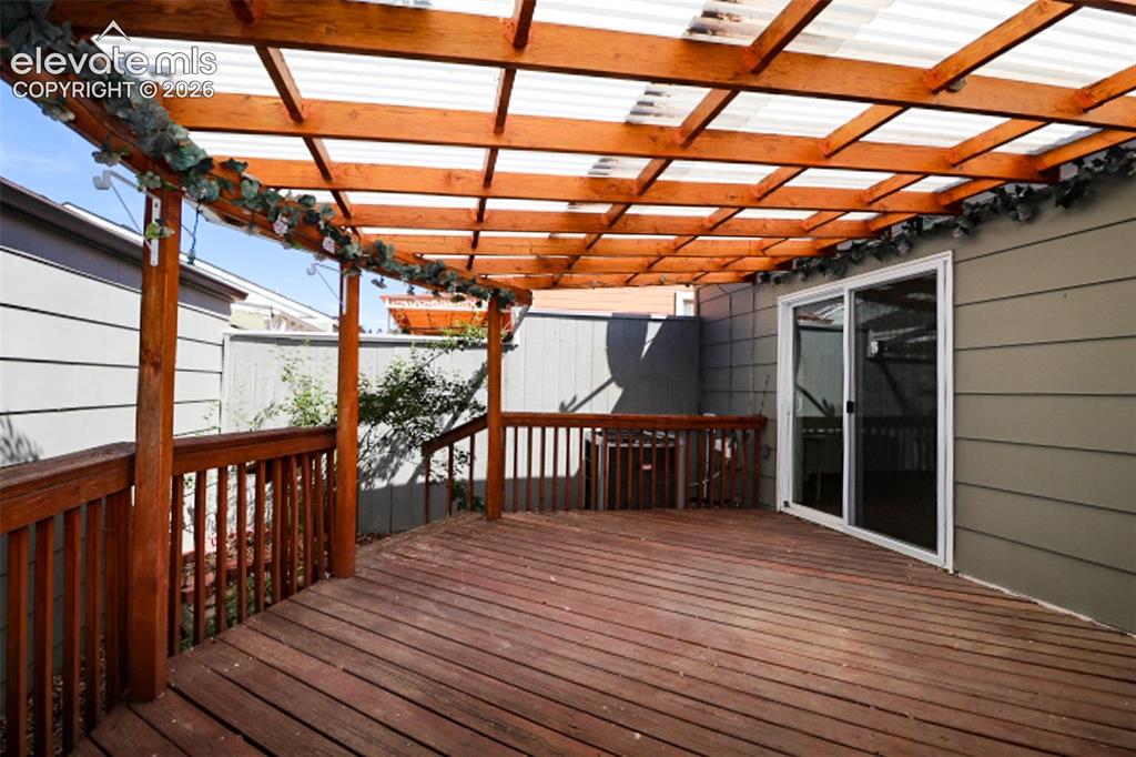 Image 20 of 22: Deck