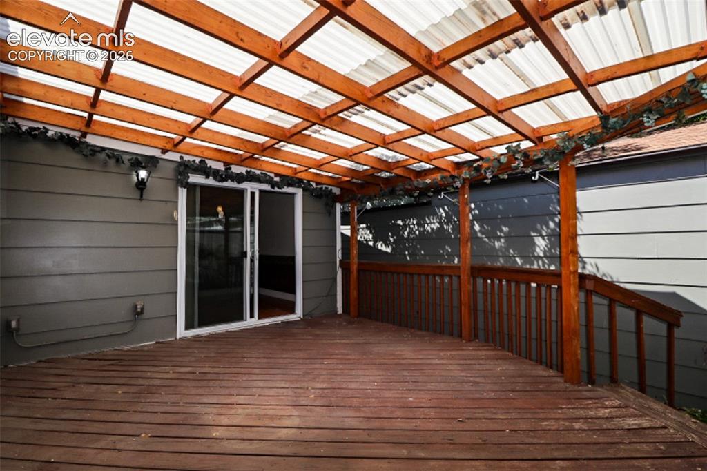 Image 21 of 22: Deck