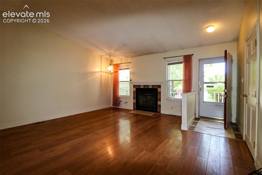 Image 4 of 22: Living Room