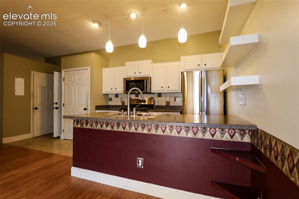 Image 9 of 22: Kitchen