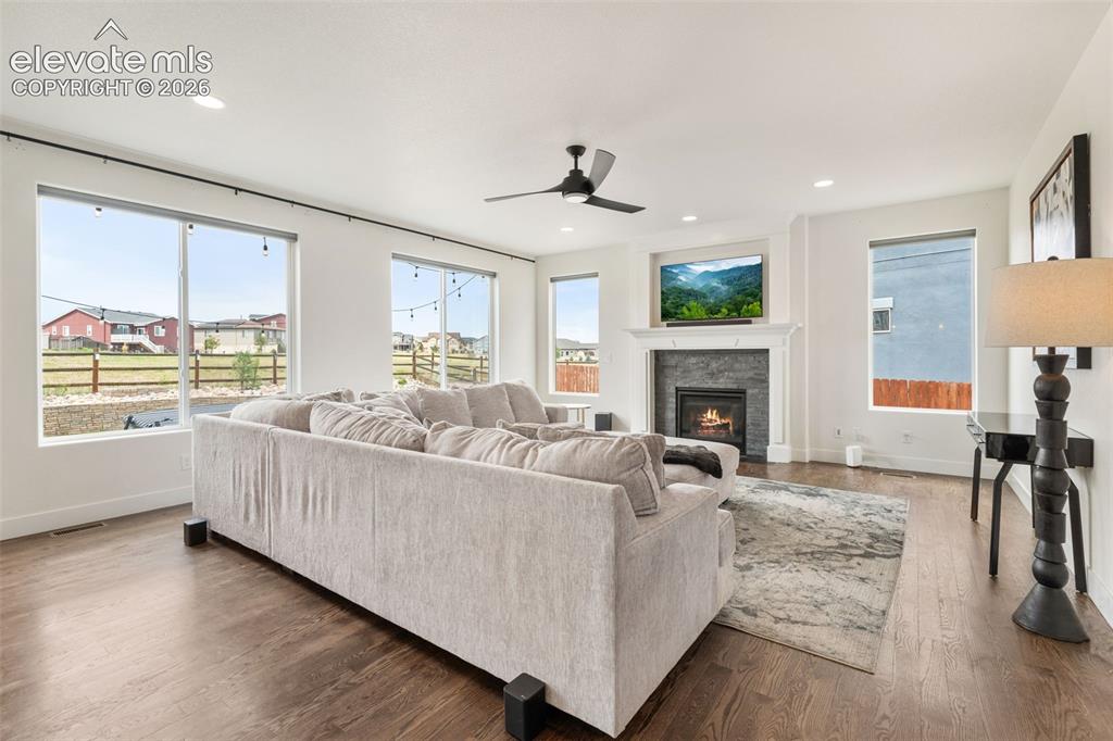 Image 11 of 50: Living Room