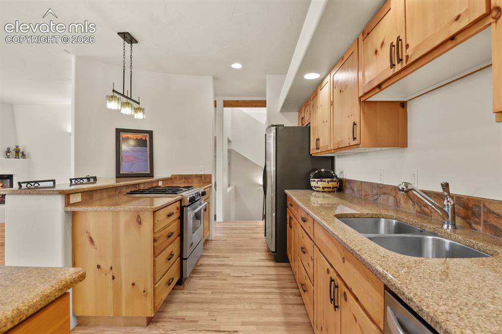 Image 10 of 39: Kitchen