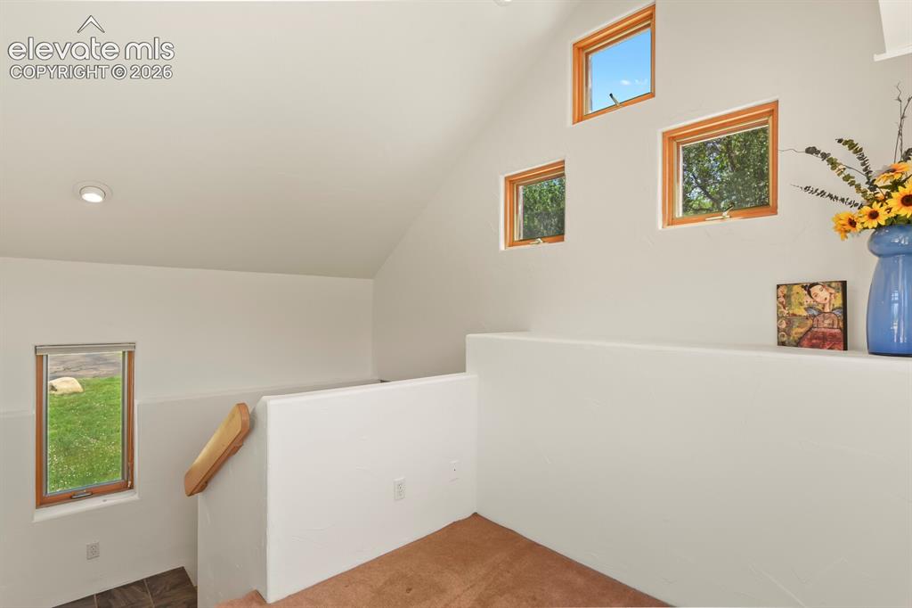 Image 19 of 39: Vaulted ceiling