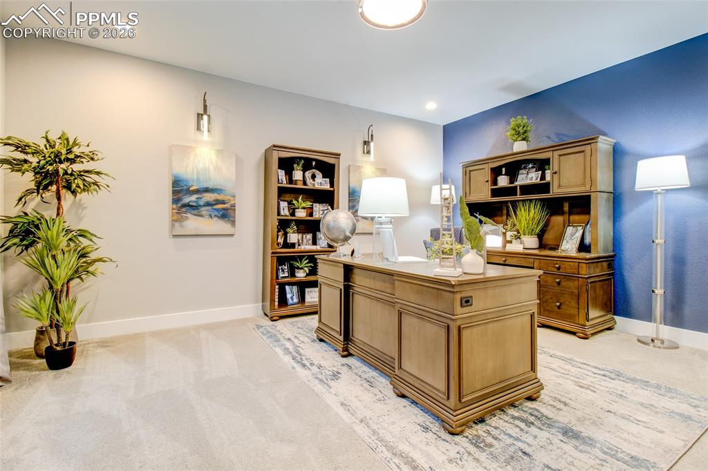 Image 21 of 30: Office