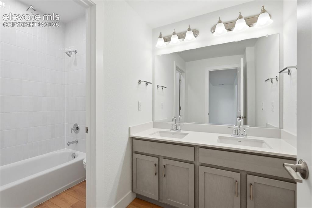 Image 41 of 49: Bathroom
