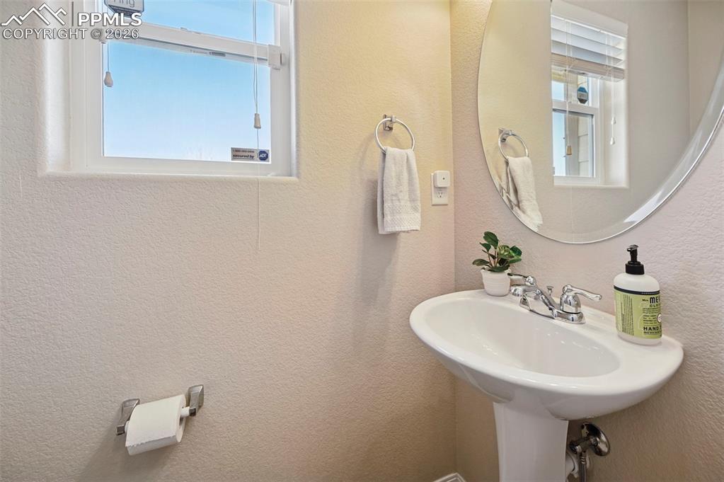 Image 29 of 34: Bathroom